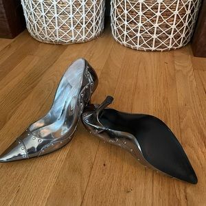 Guess pointed toe heels